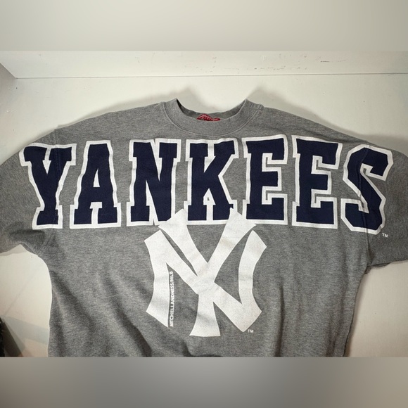 Mitchell & Ness Tops - New York Yankees women's crewneck sweatshirt -Mitchell & Ness Cooperstown